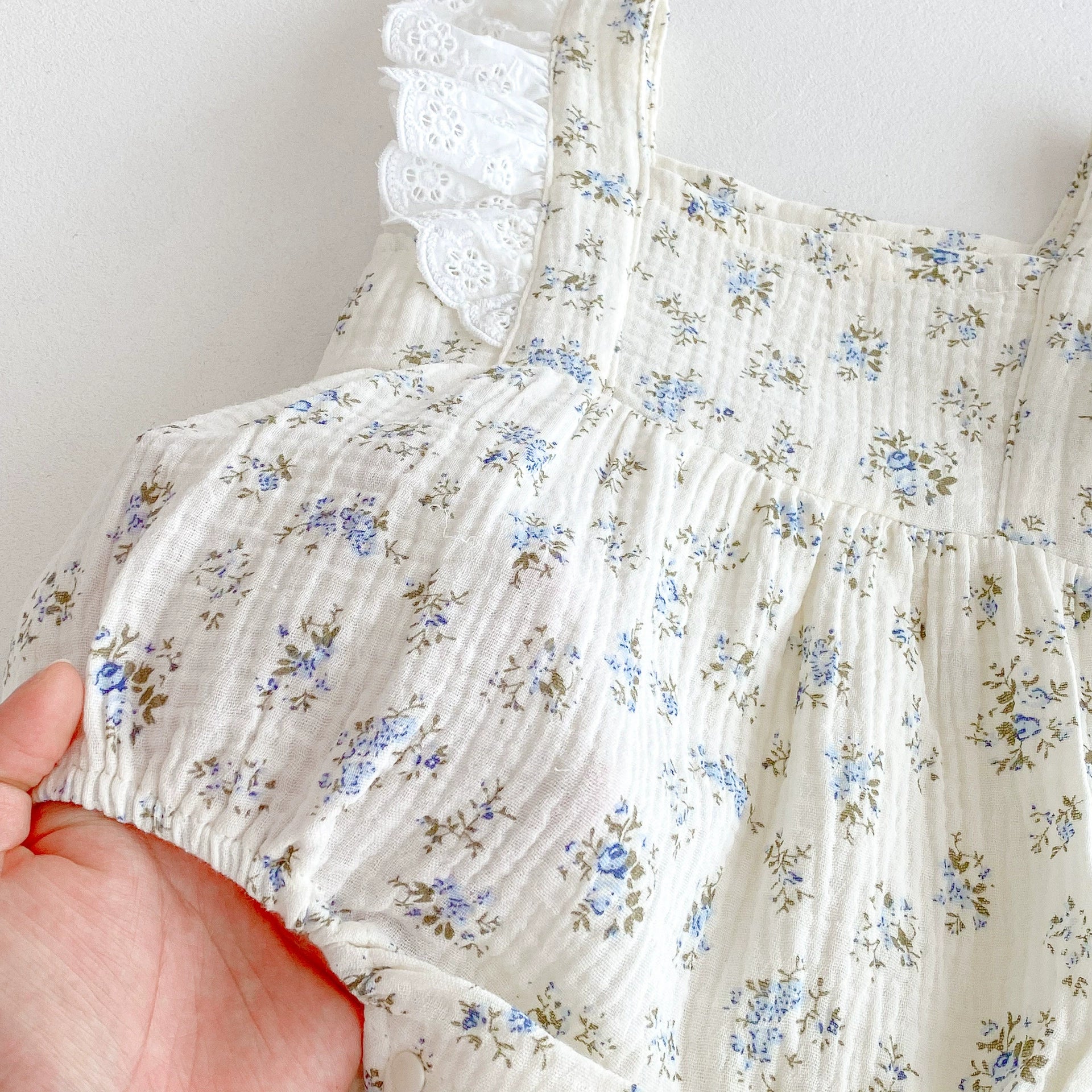 Summer Arrival Baby Girls Floral Pattern Fly Sleeves Onesies